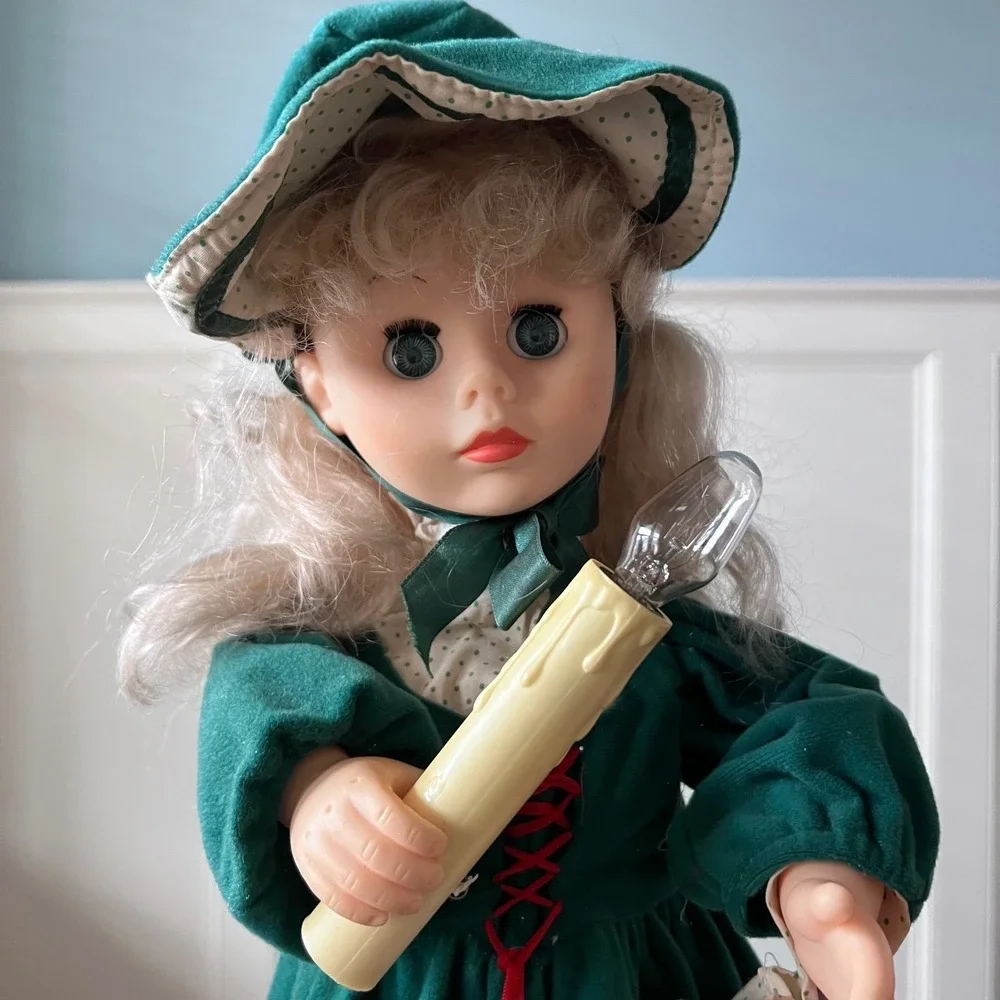 Vintage‎ Christmas Caroler Girl Animated Motionette Lighted Candle 24